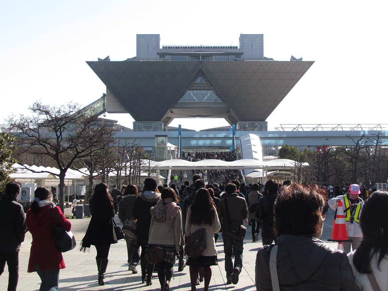 Crowds outside Tokyo Big Sight during a winter Comiket (Comiket 83)