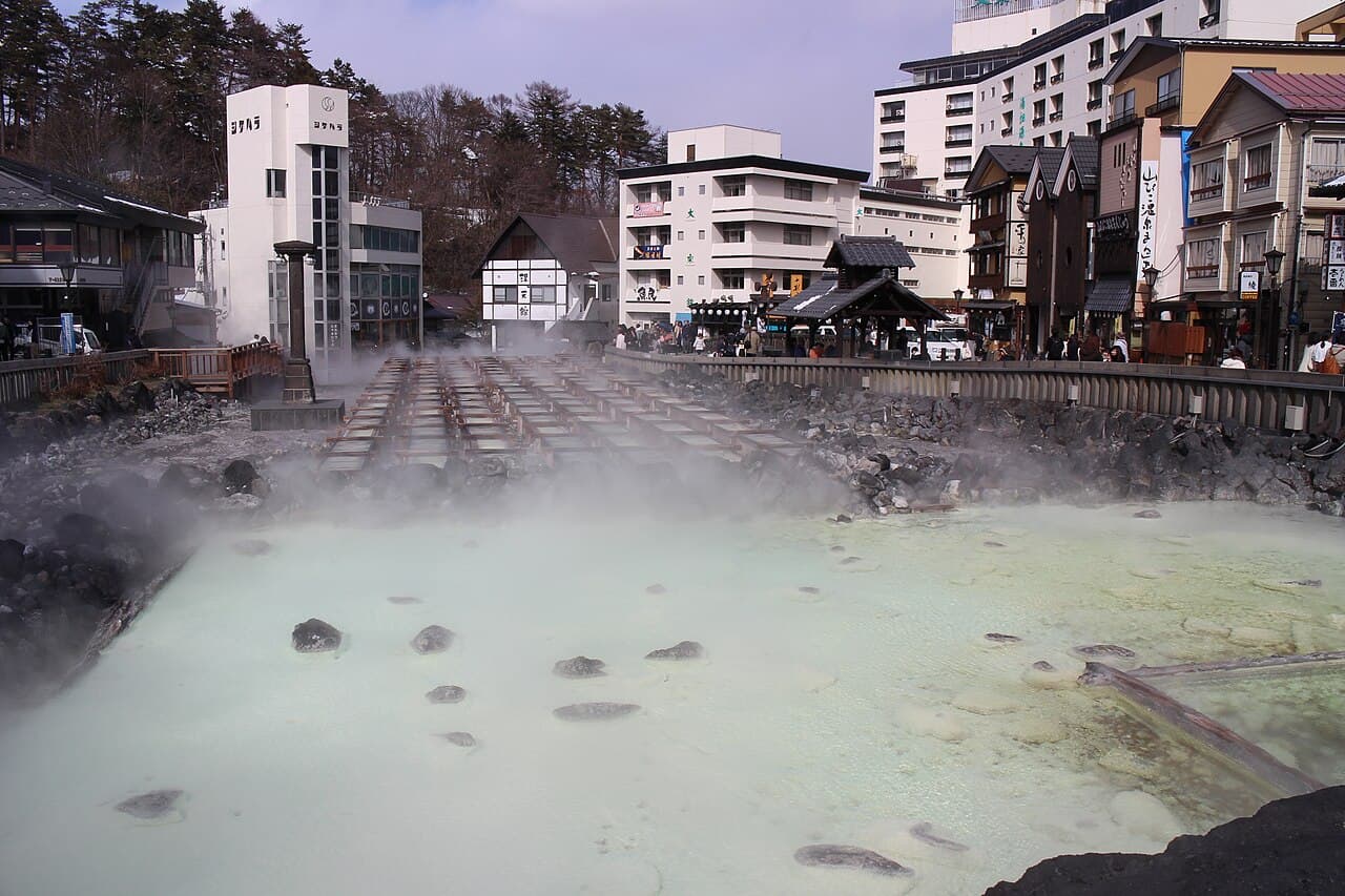 Kusatsu Onsen Yumomi Performance