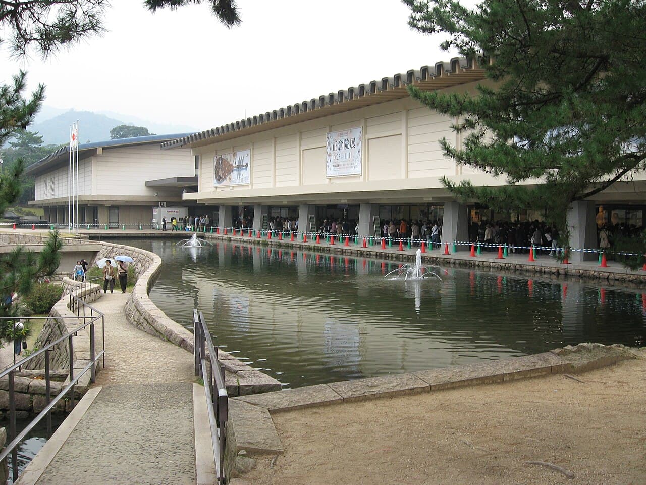 正仓院展的举办场馆——奈良国立博物馆新馆(奈良县奈良市奈良公园,2010年11月第62届正仓院展期间拍摄)