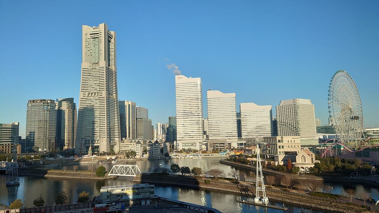 Night view of Minato Mirai 21 with the Cosmo Clock 21 Ferris wheel and Landmark Tower, Yokohama