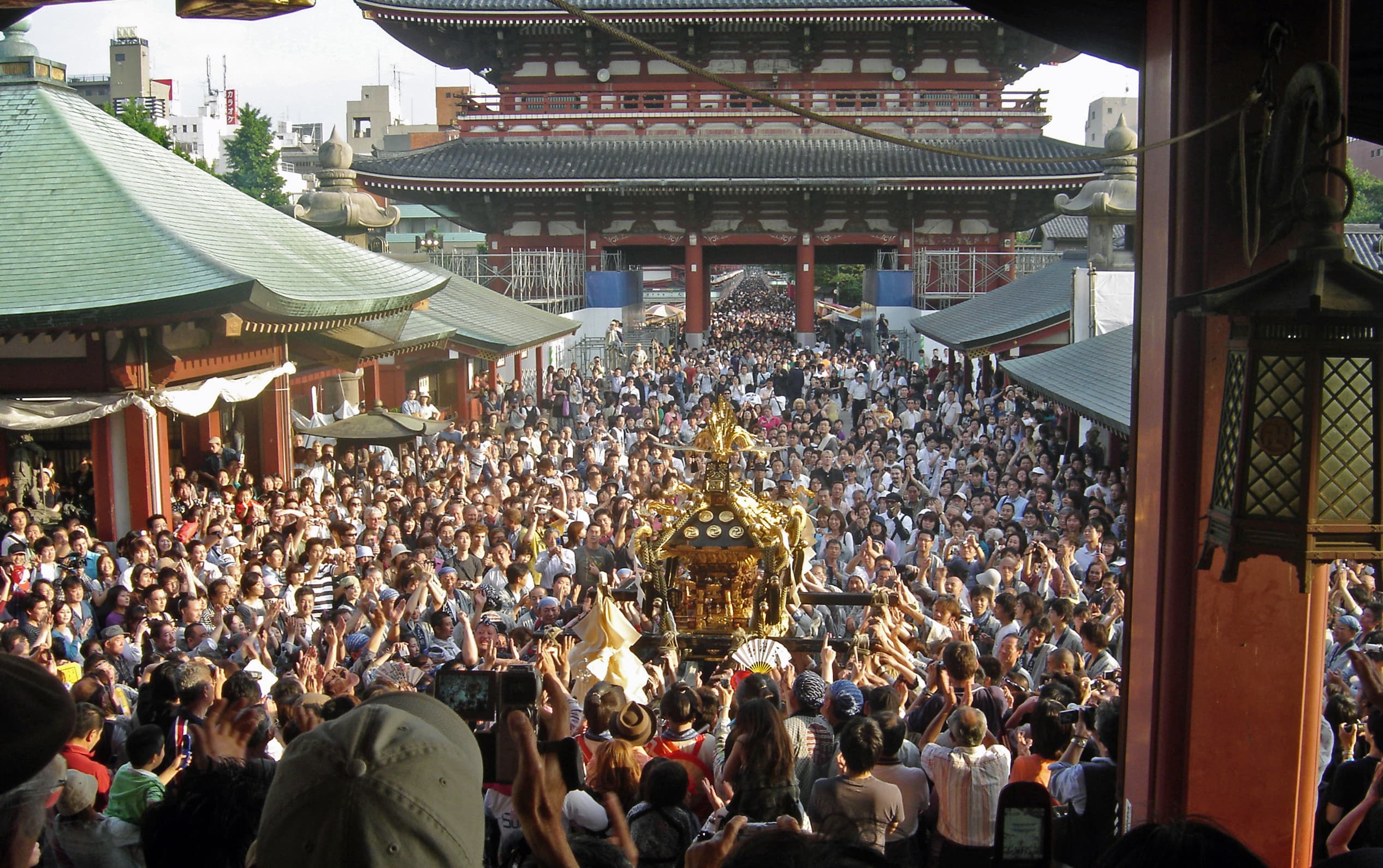 三社祭で浅草・浅草寺の宝蔵門付近にある主要な神輿