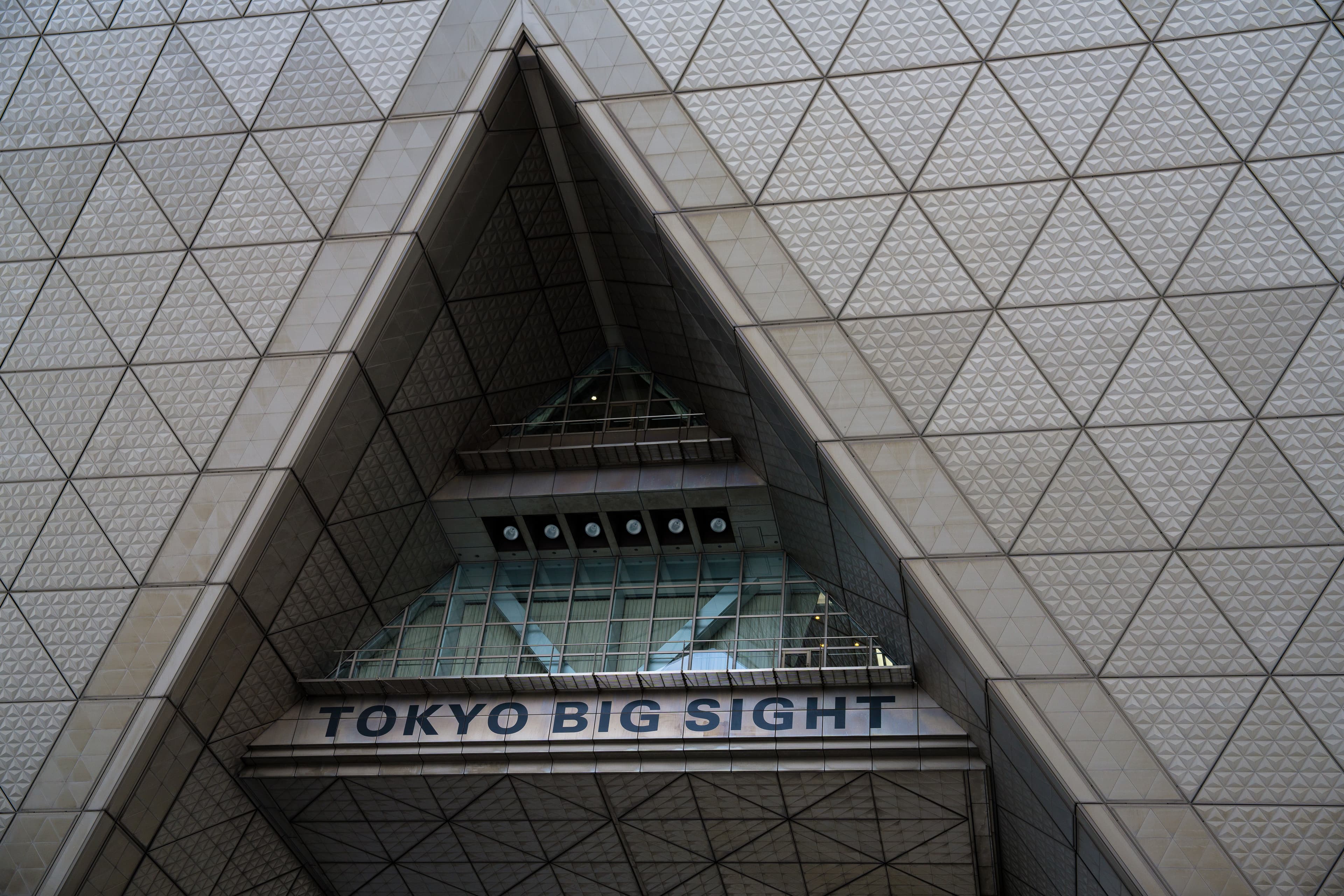 有明の東京ビッグサイト(東京国際展示場)の逆ピラミッド型の建物