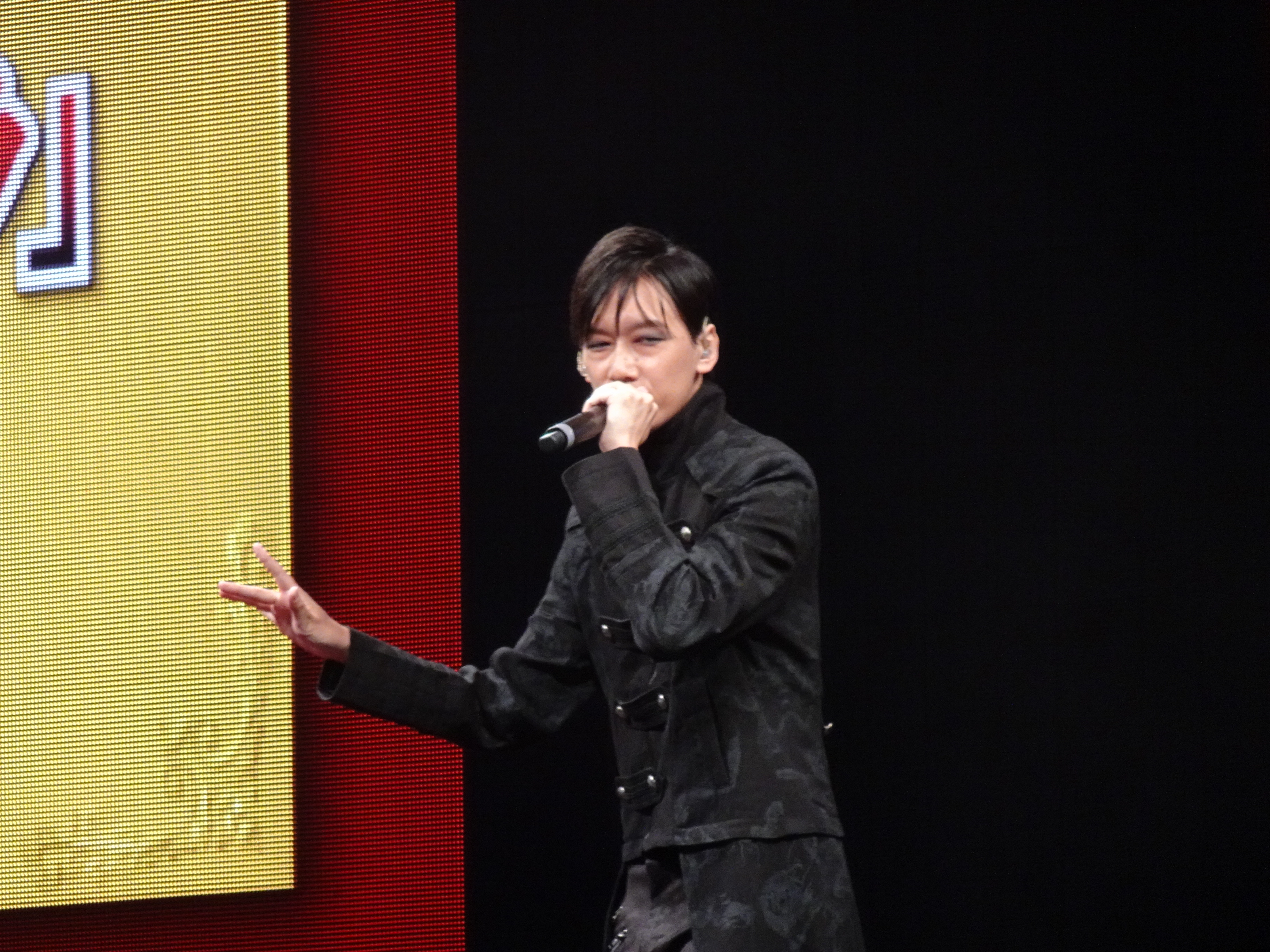 幕張メッセで開催された東京ゲームショウ2023の来場者とブース