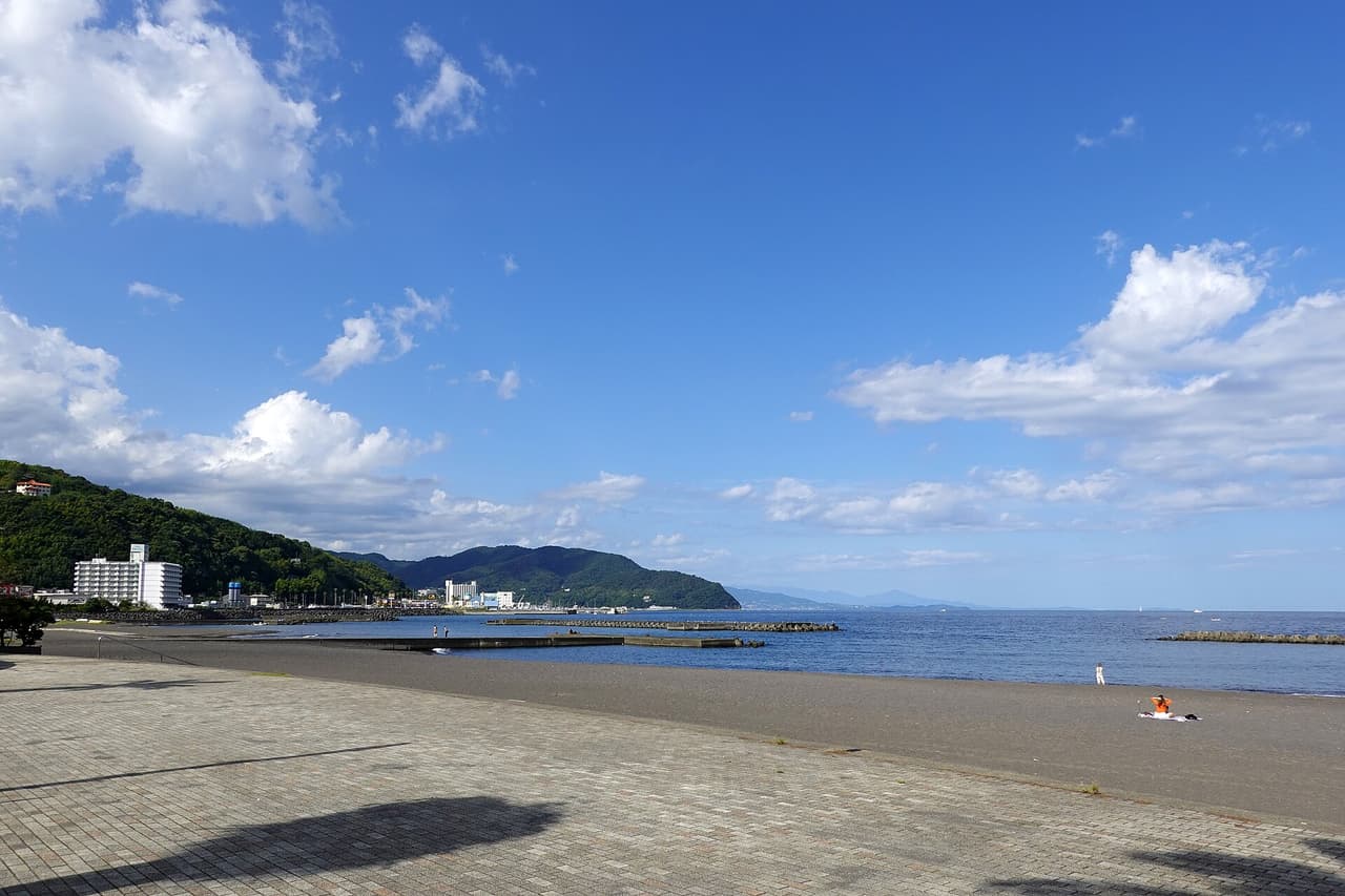 Ito Orange Beach and the Ito seafront, where the winter fireworks are launched